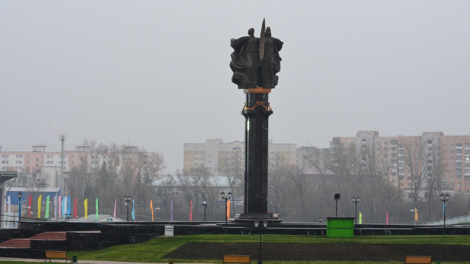 Фонтан "Навеки с Россией"